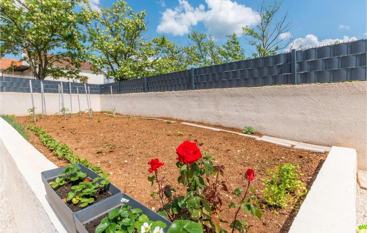 סבטי פיליפ אי ג'קוב 2 Bedroom Awesome Home In Sveti Fiilip I Jakov